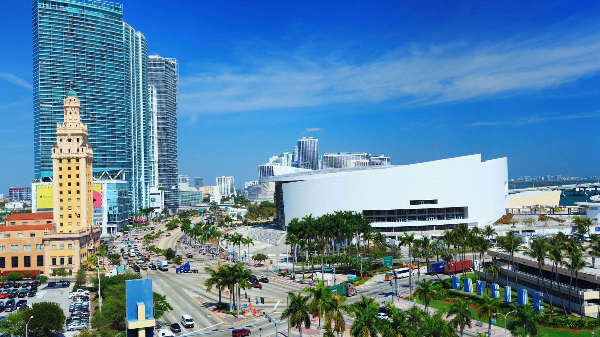 Downtown Miami: Urban City Center with Sea Breeze